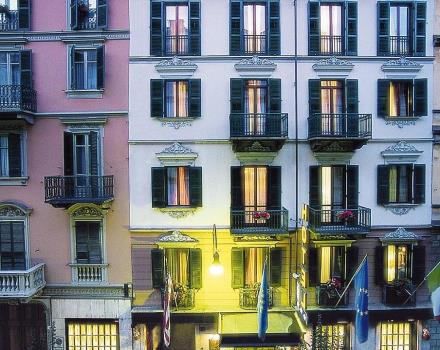 Costruito a fine Ottocento, in stile Libery, l'hotel Piemontese è un ideale punto di partenza per visitare la città.